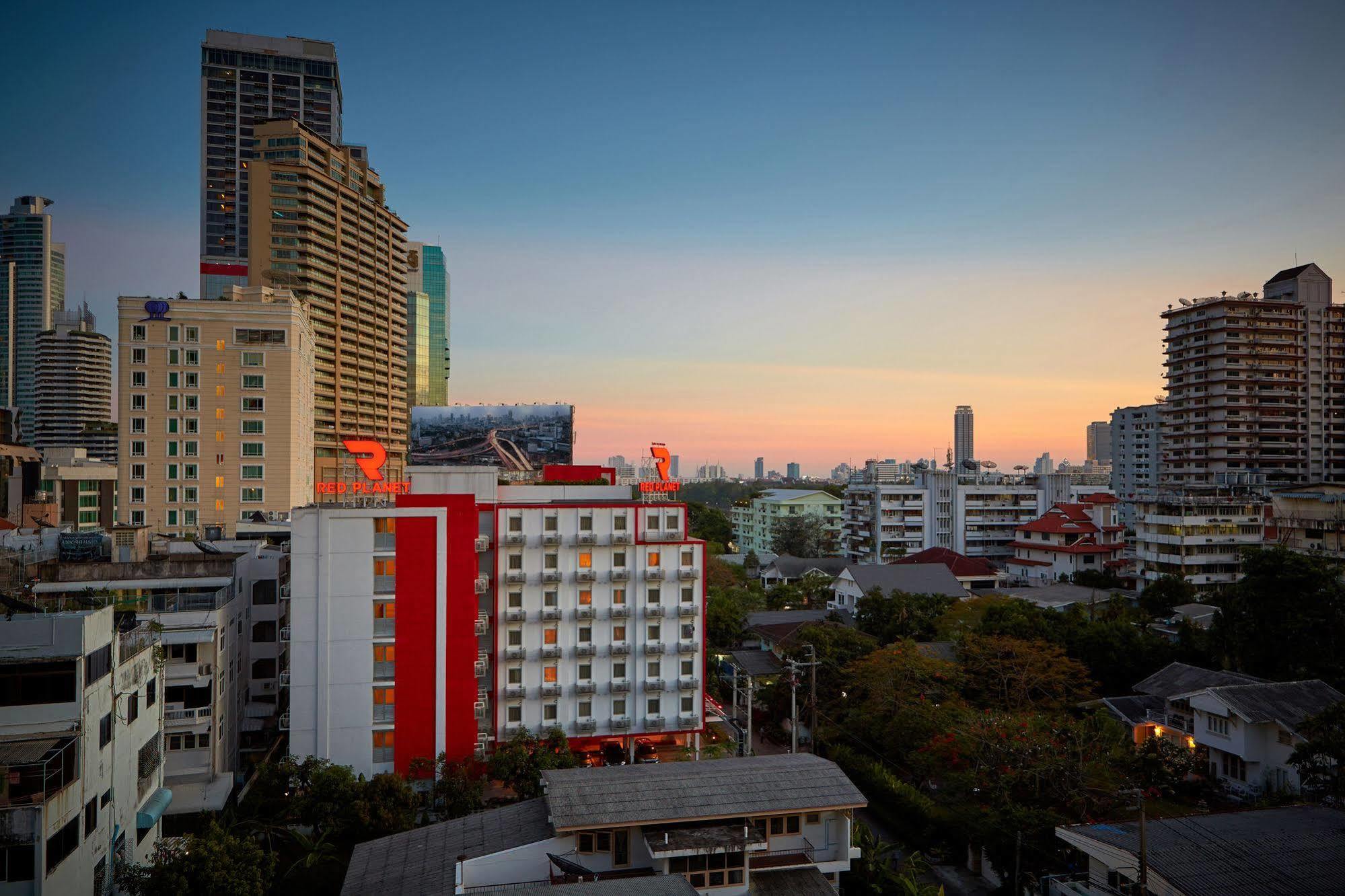 Red Planet Bangkok Asoke - Sha Extra Plus Hotel Exterior foto